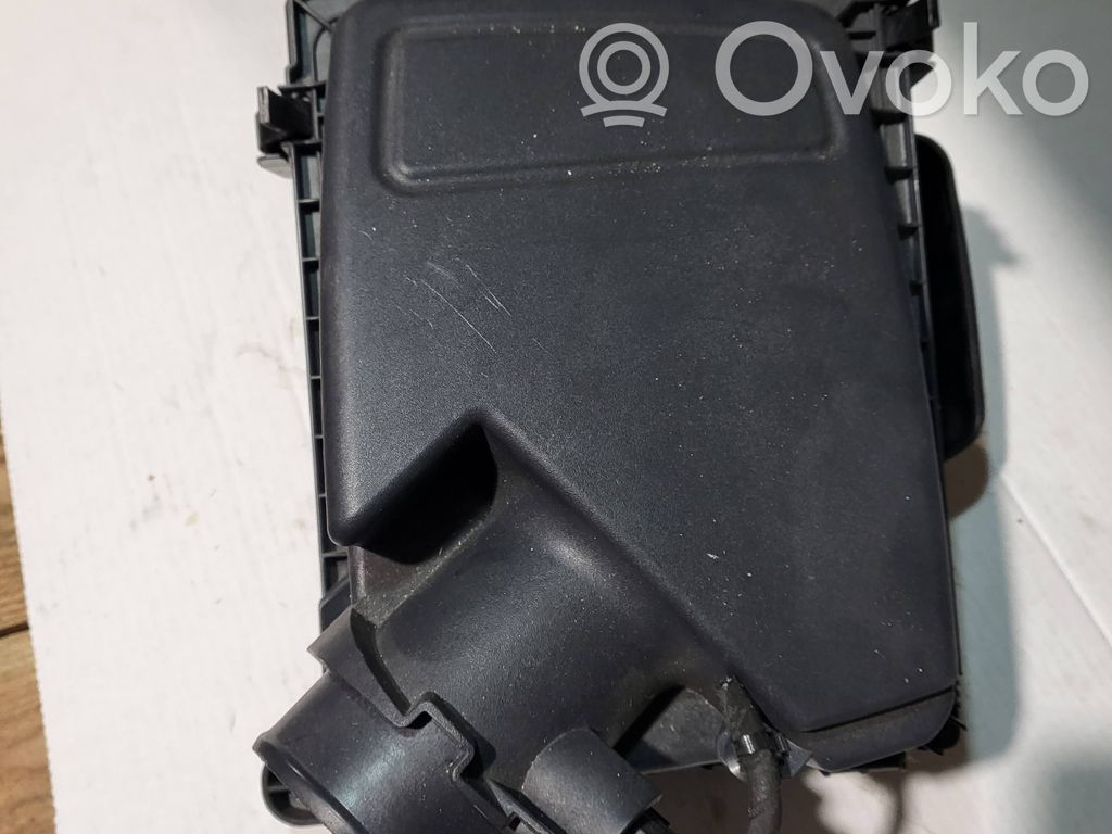 Ford Focus Air filter box 