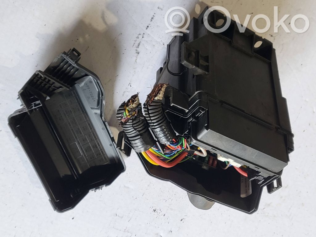 Nissan Note (E12) Sicherungskasten komplett 