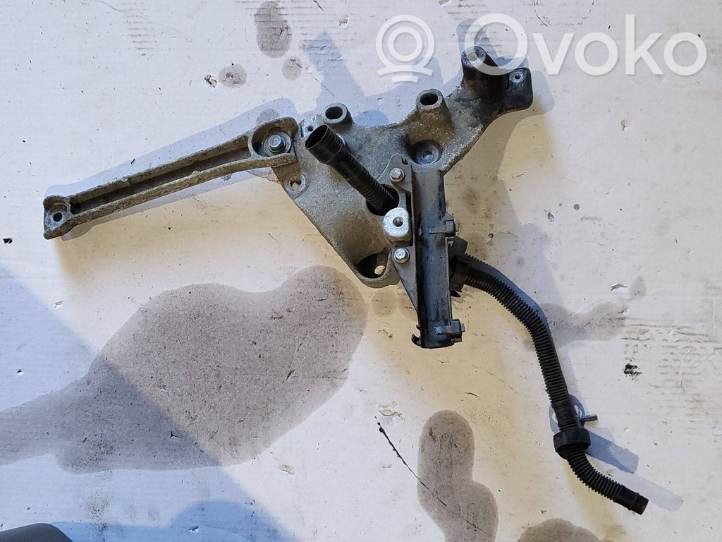 Engine mounting bracket   93455374,046606762R