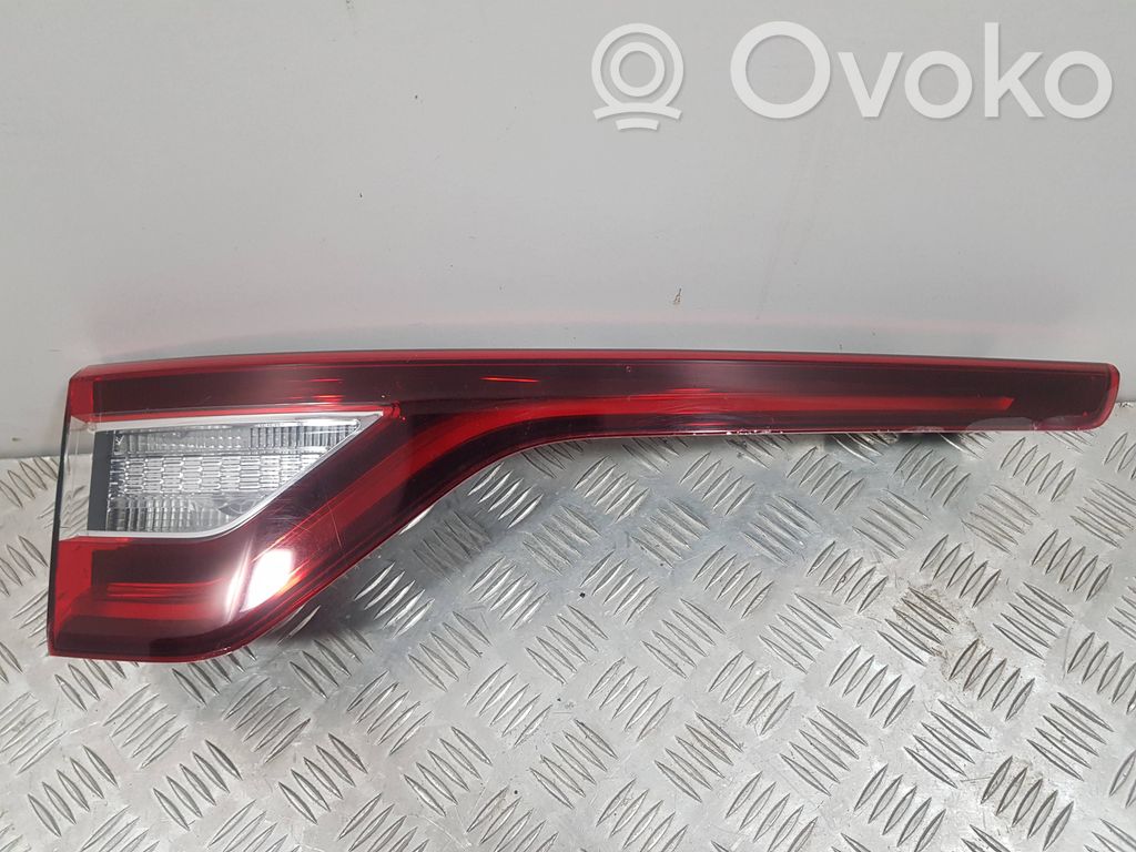 Renault Megane IV Aizmugurējais lukturis pārsegā 