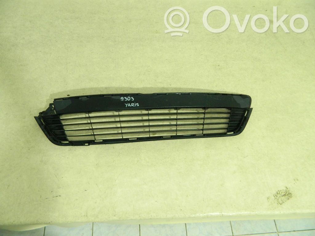 Toyota Yaris Maskownica czujnika ACC Distronic radar 
