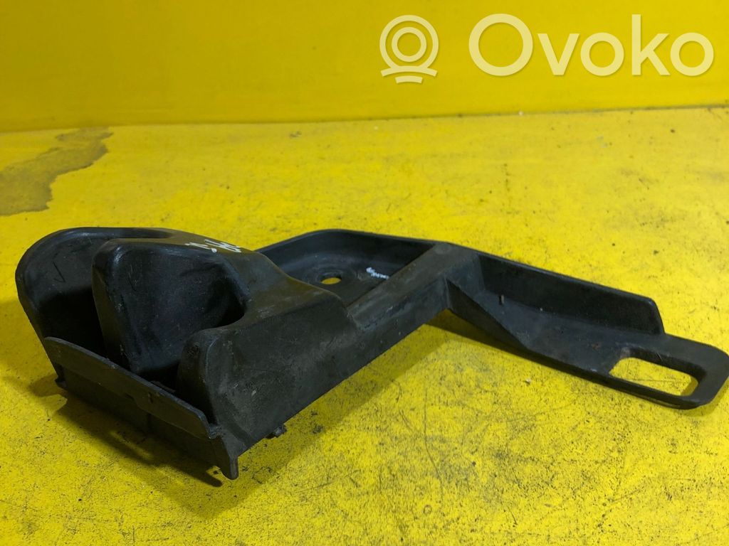 Rear bumper mounting bracket   189KM,TZ3R2P4K4