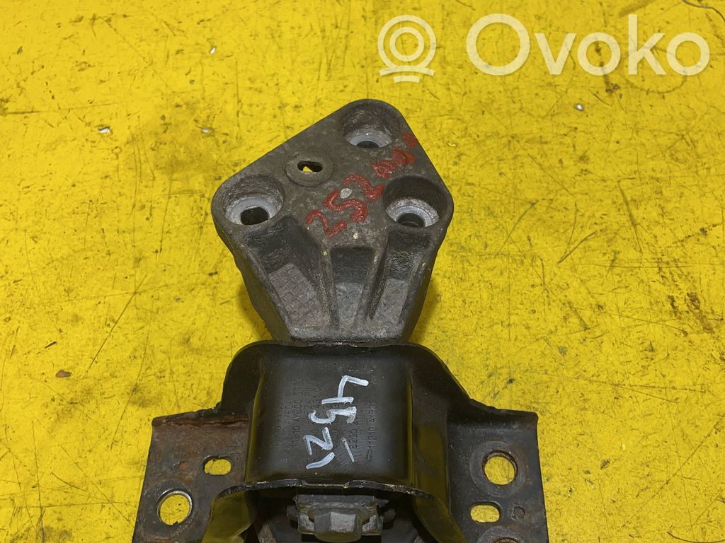 Renault Clio III Engine mount bracket 