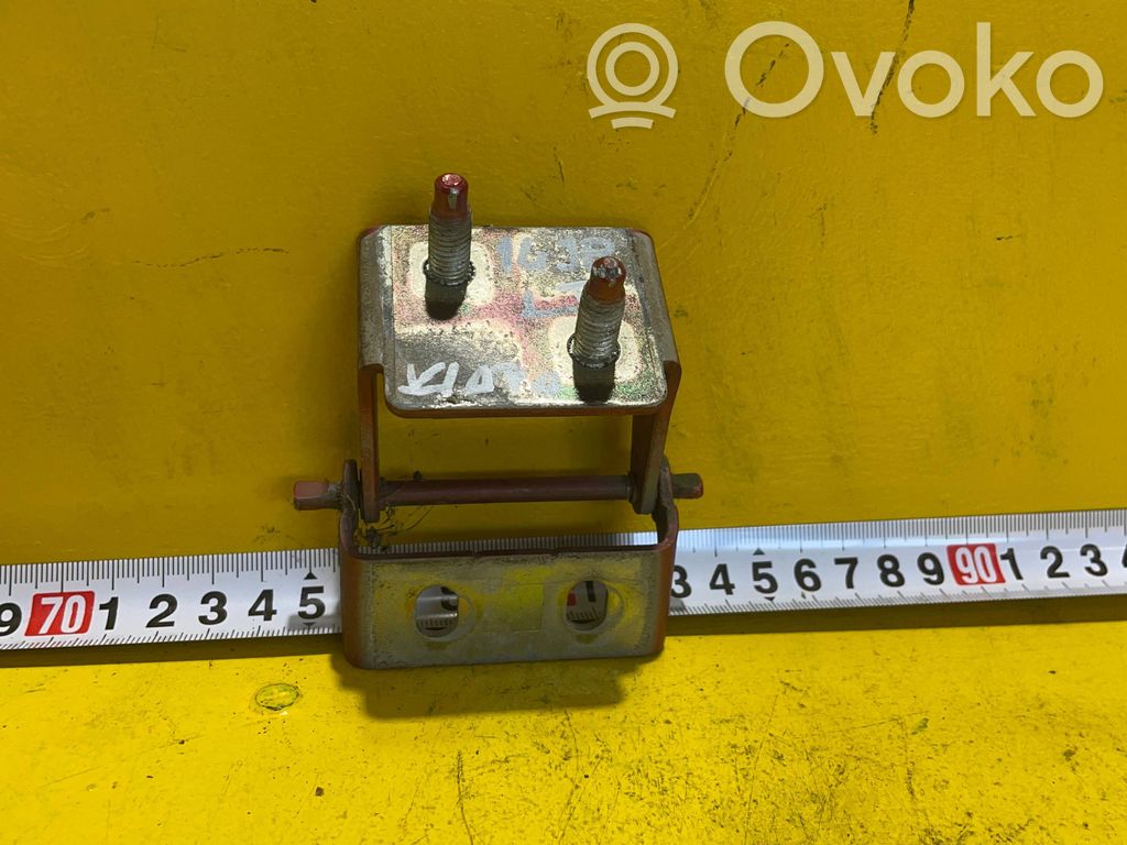 Ford Focus Tailgate/trunk/boot hinge 