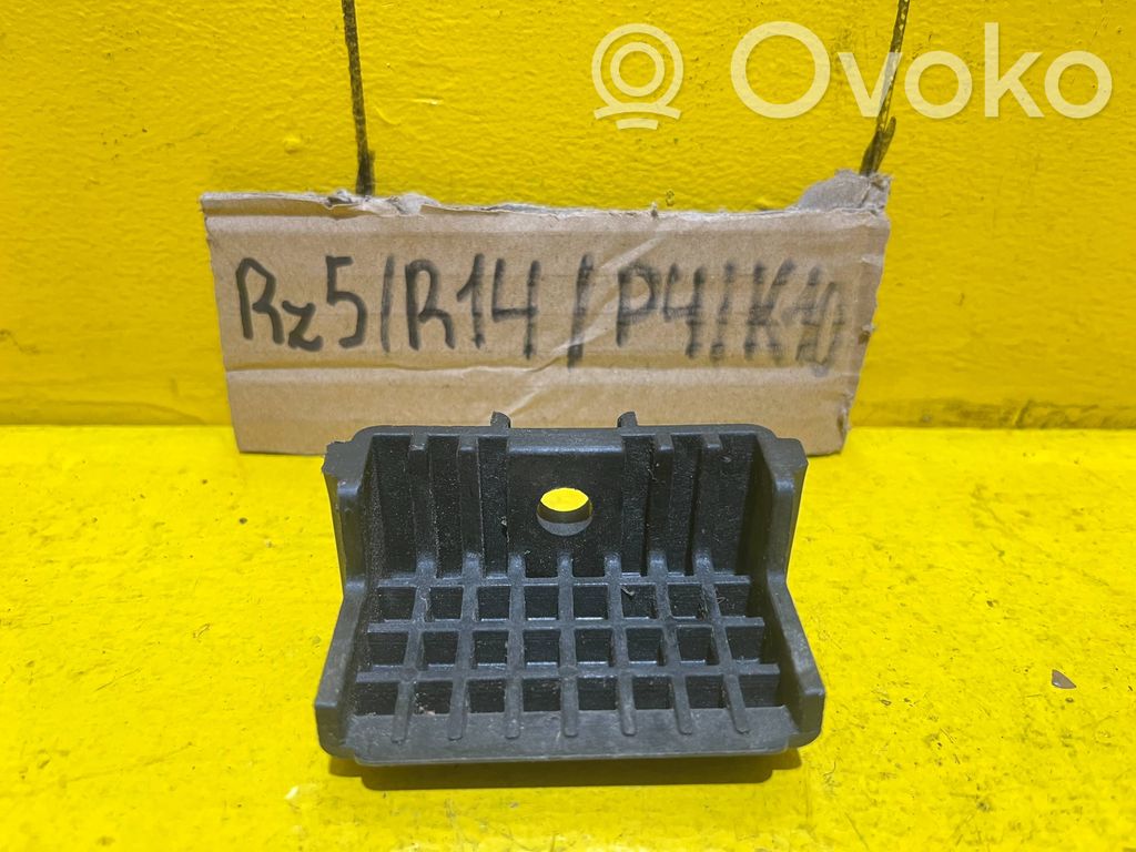 Opel Meriva B Akun kiinnike 
