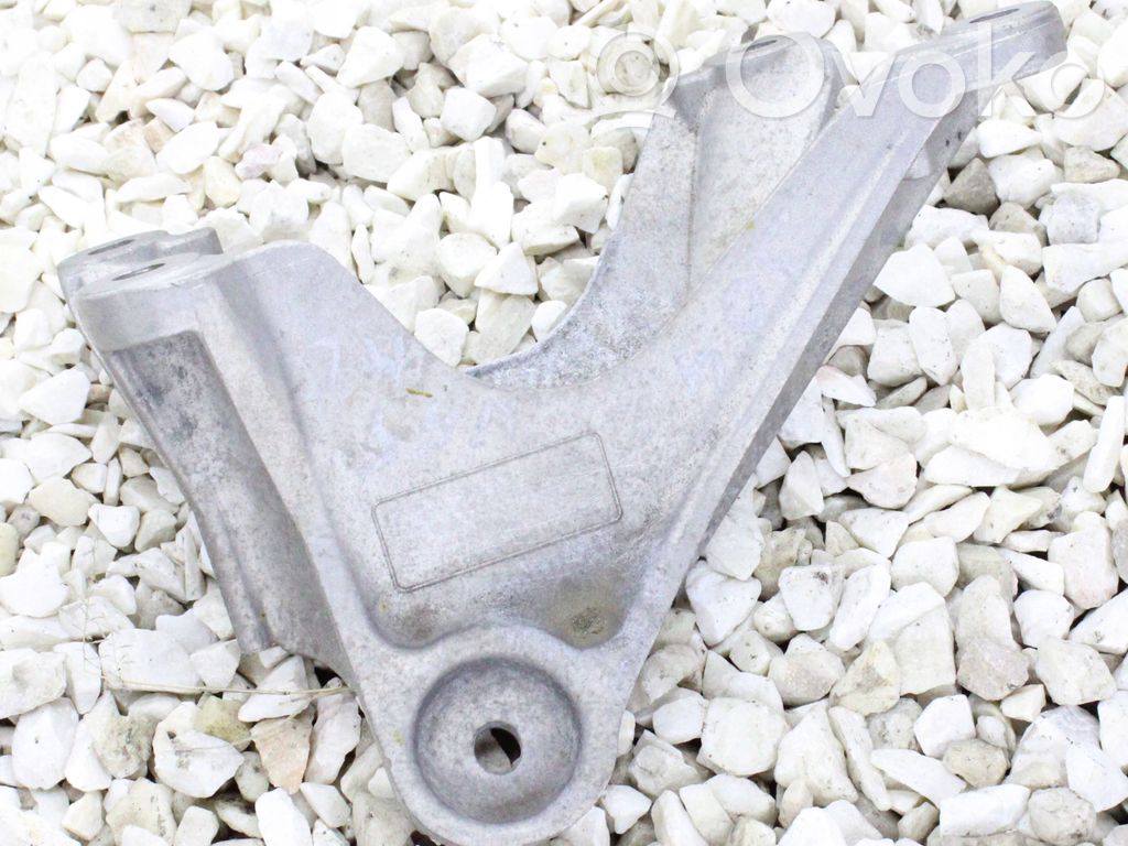 Engine mounting bracket   2289304