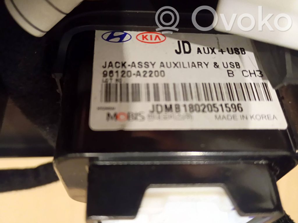 KIA Ceed AUX in-socket connector 