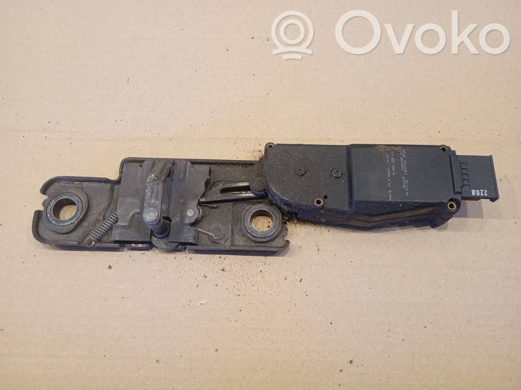 Audi A6 S6 C6 4F Притягиватель задней крышки 