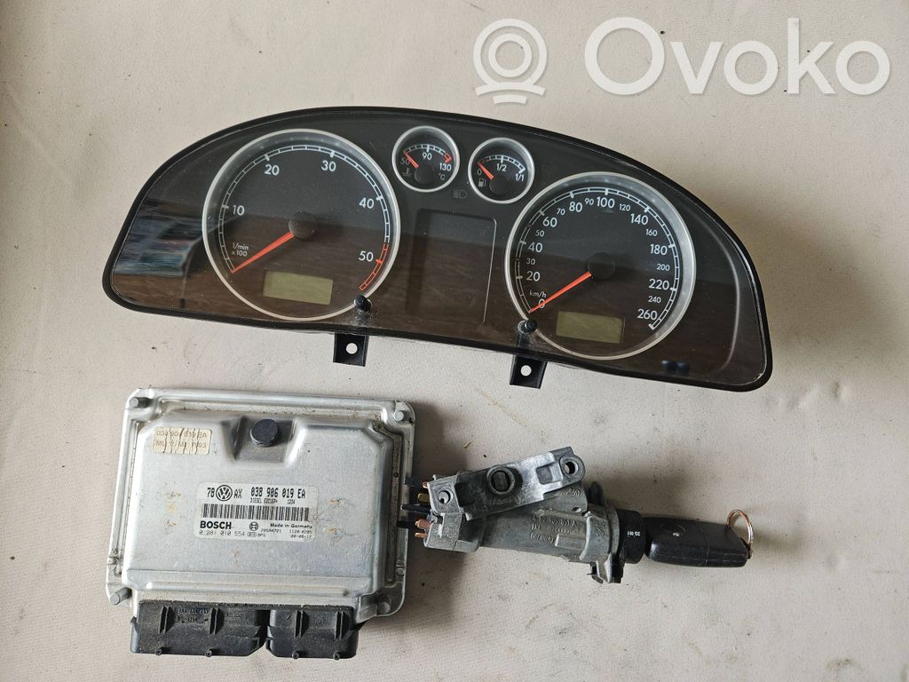 Volkswagen PASSAT B5.5 Unitate/modul de control motor 