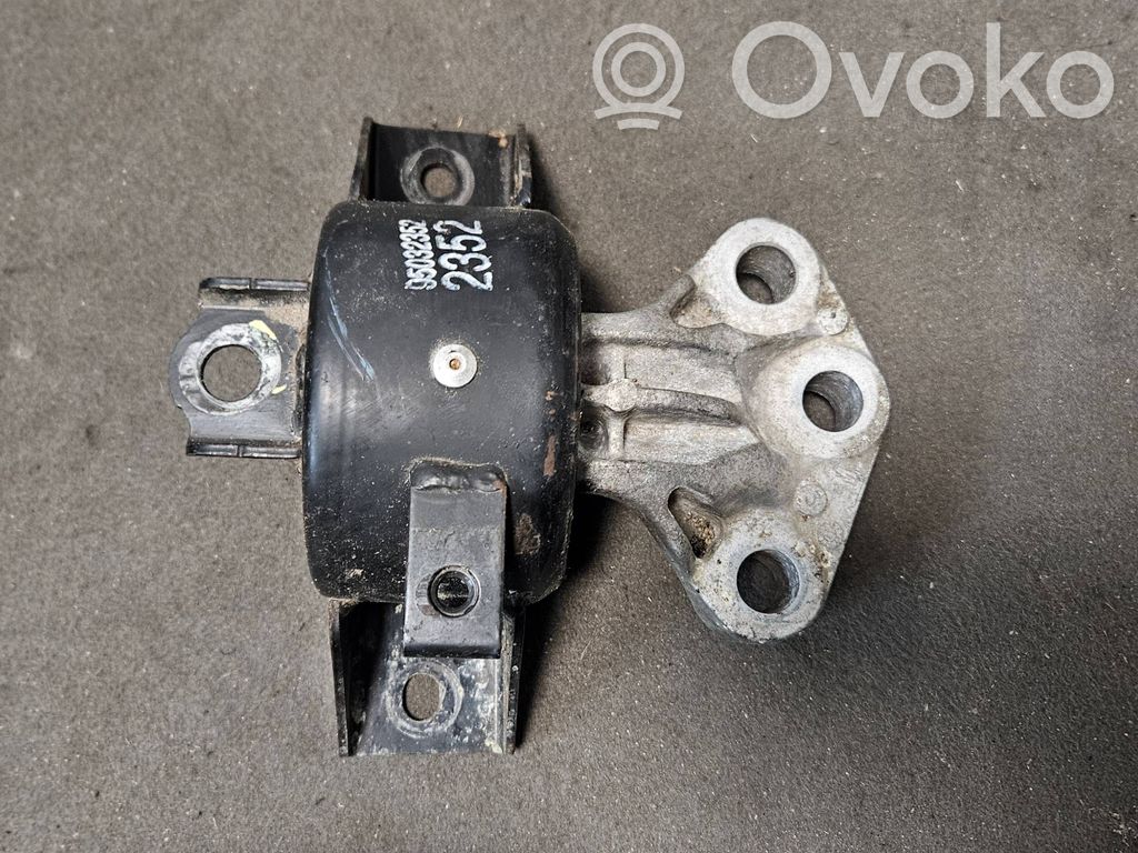 Engine mount bracket   95032352,2352