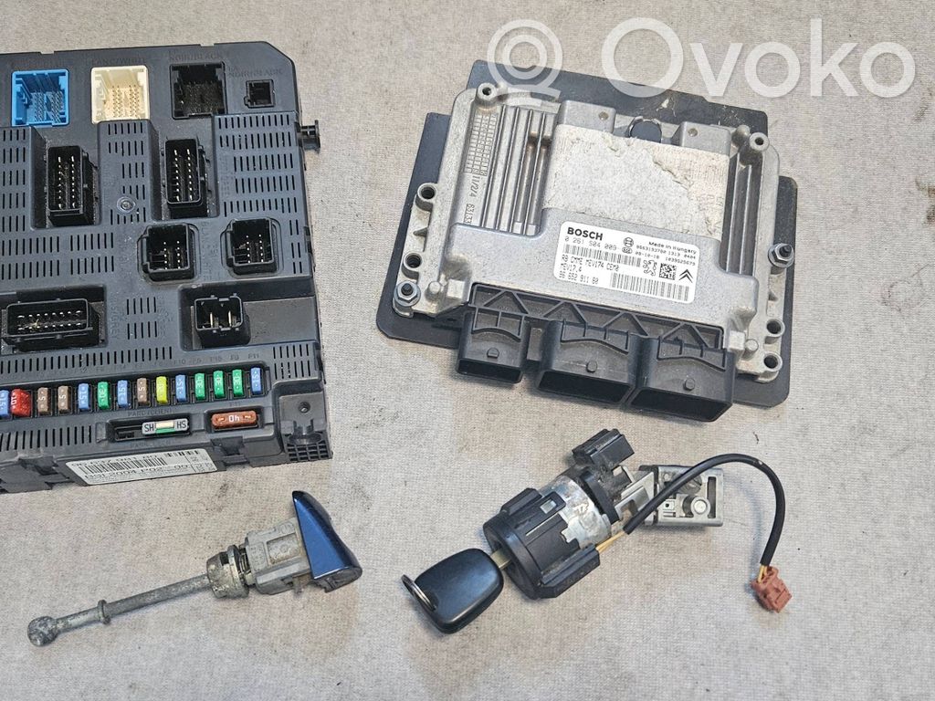 Peugeot 308 SW  Kit cu ECU motor și set închidere uși 
