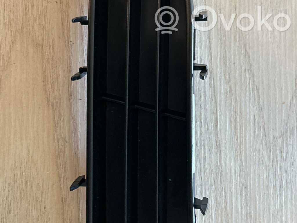 Saab 9-5 Etupuskurin alempi jäähdytinsäleikkö 