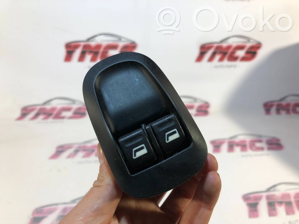 Peugeot 206 Electric window control switch 