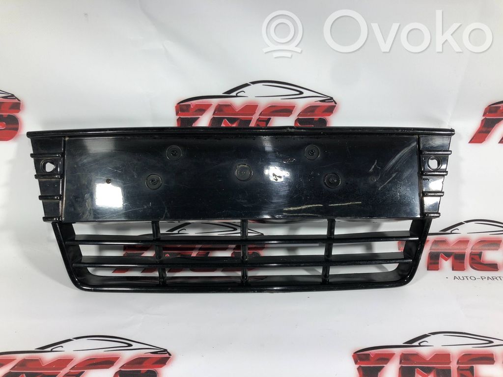 Ford Focus Front bumper lower grill 