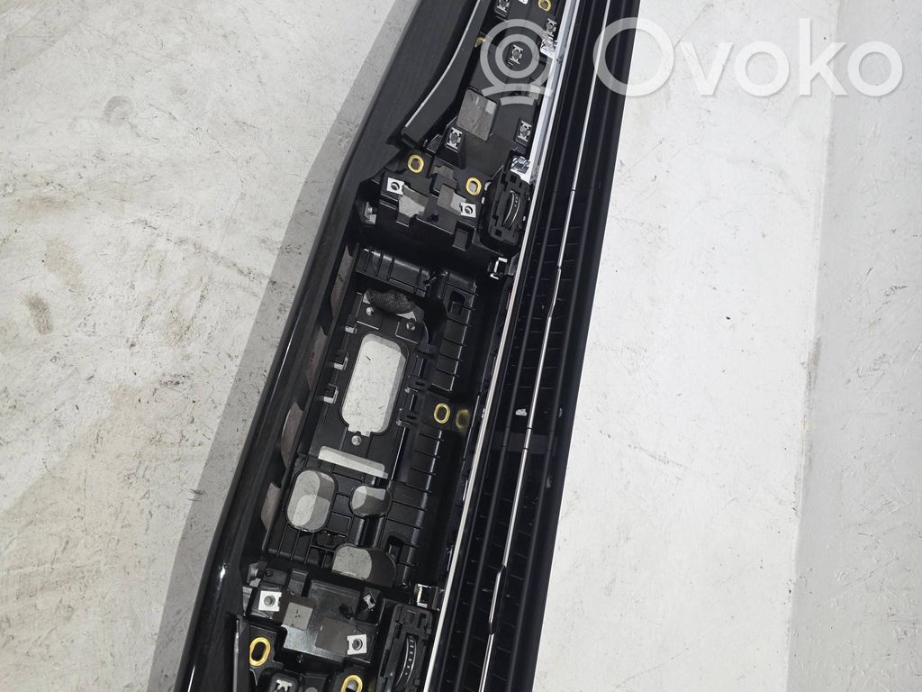 Audi Q8 Ramka schowka deski rozdzielczej 