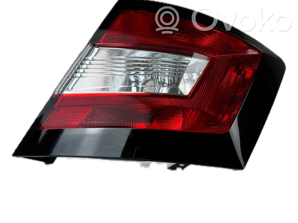 Skoda Fabia Mk3 (NJ) Aizmugurējais lukturis virsbūvē 