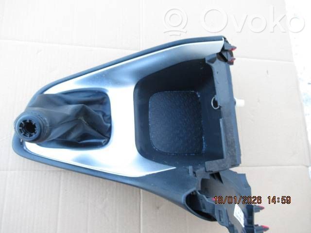 Toyota Yaris XP210 Glove box central console 