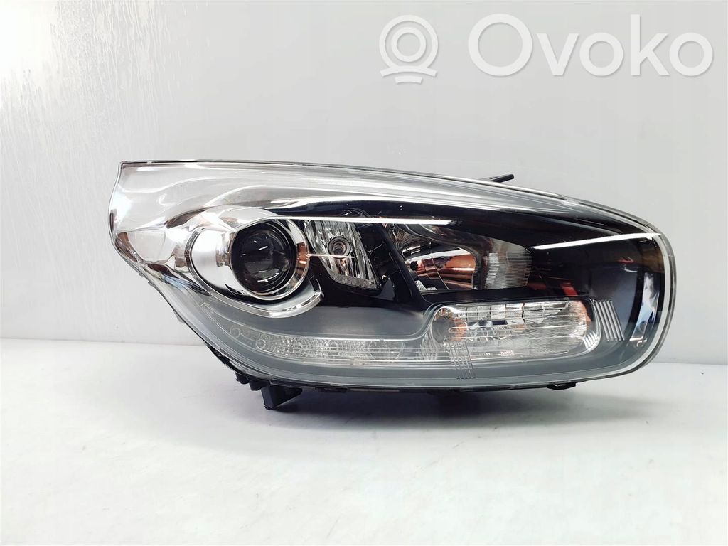 KIA Carens III Lampa przednia 