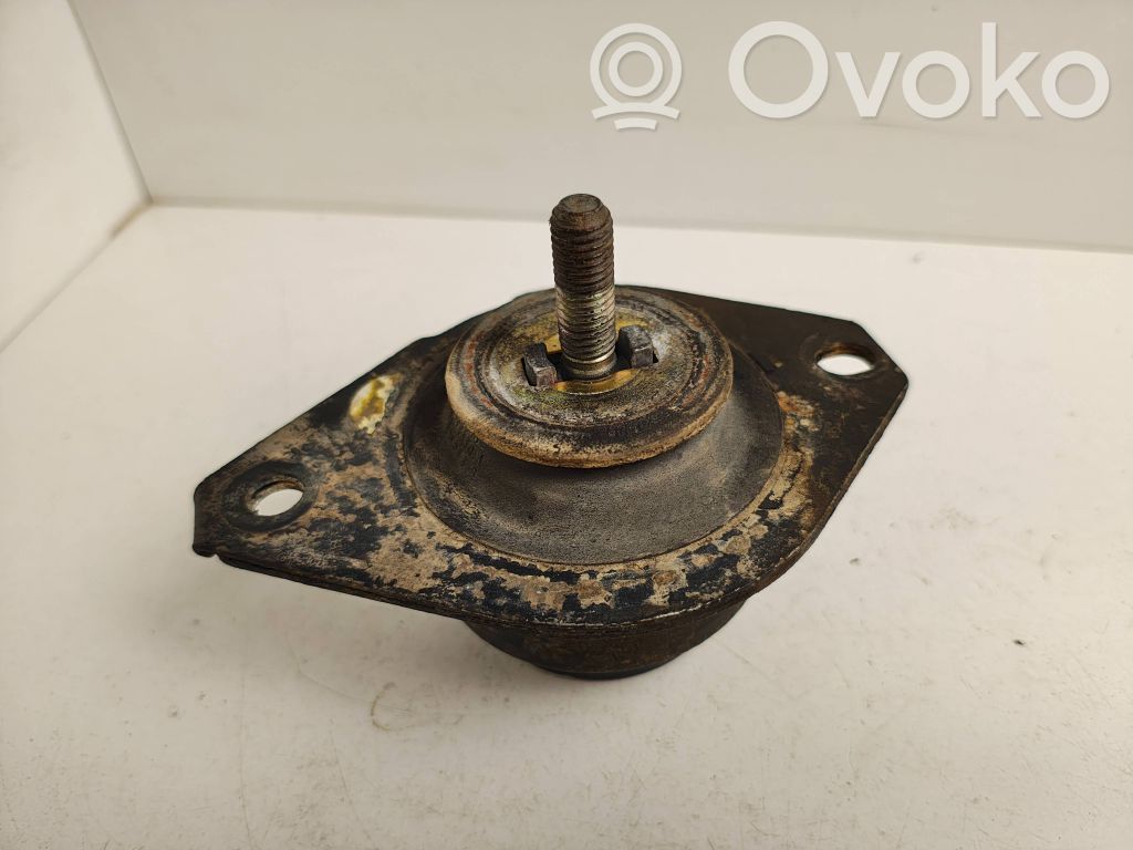 Saab 900 CD Engine mount bracket 