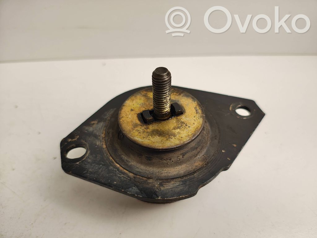 Saab 900 CD Engine mount bracket 