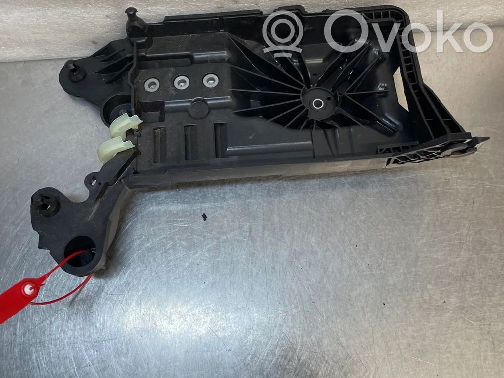 Audi A3 8Y Podstawa / Obudowa akumulatora 