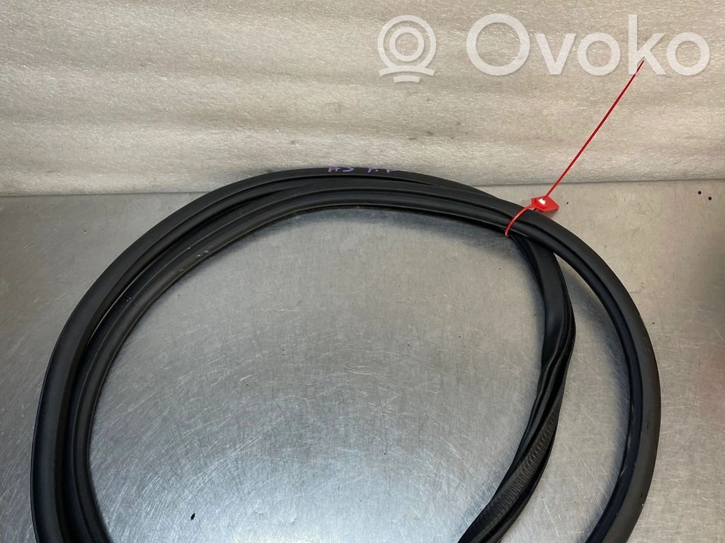 Audi A3 8Y Gumowa uszczelka drzwi 