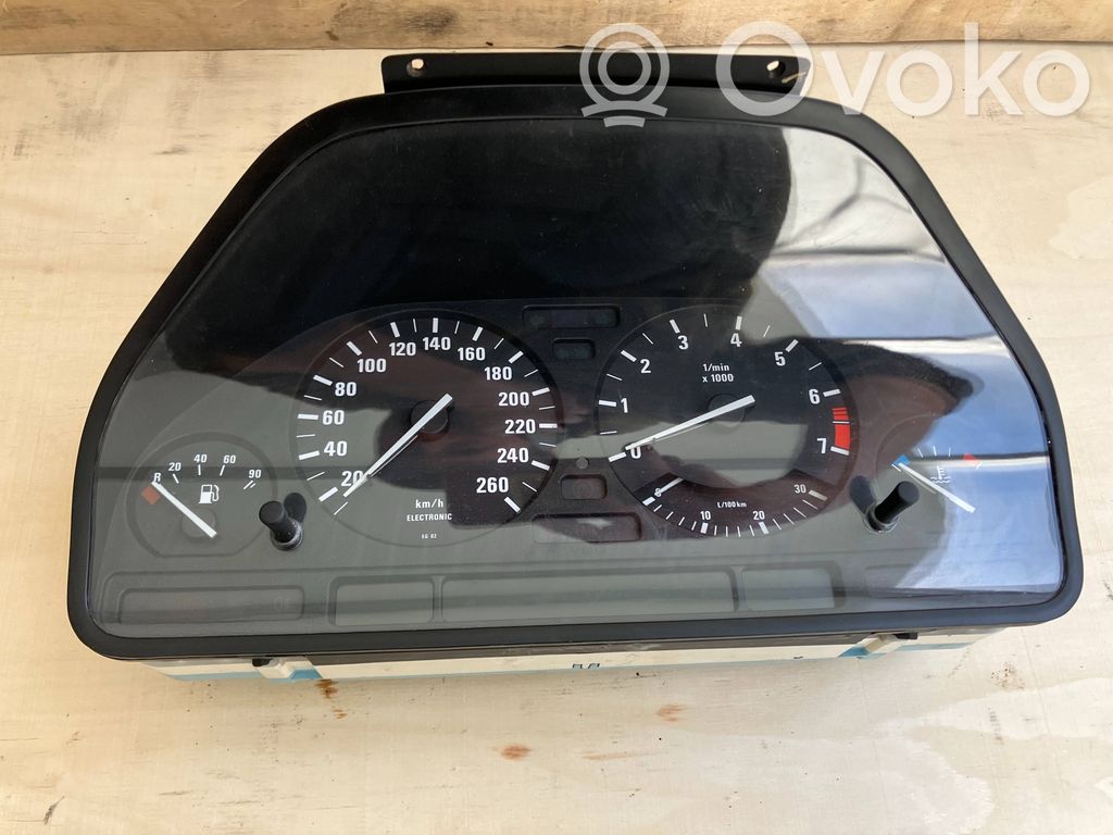 Speedometer (instrument cluster)   8359217,993558231