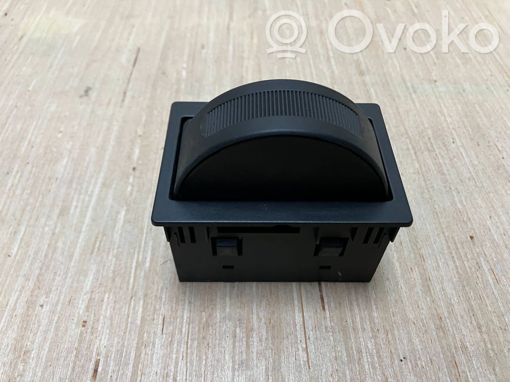 BMW 7 E38 Dashboard storage box/compartment 