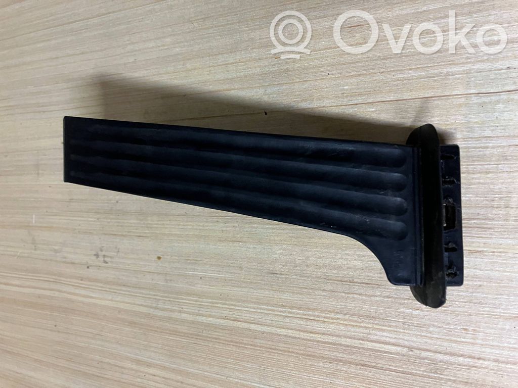 BMW 5 E34 Akceleratoriaus pedalas 
