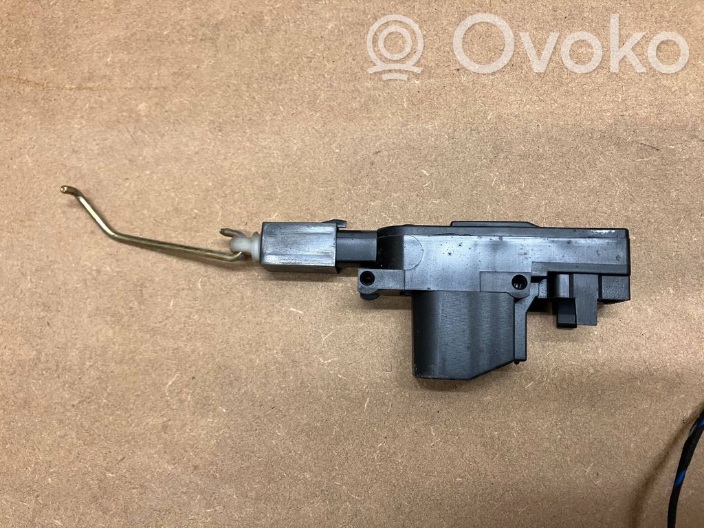 BMW 7 E32 Motorino di blocco/chiusura del portellone del bagagliaio 