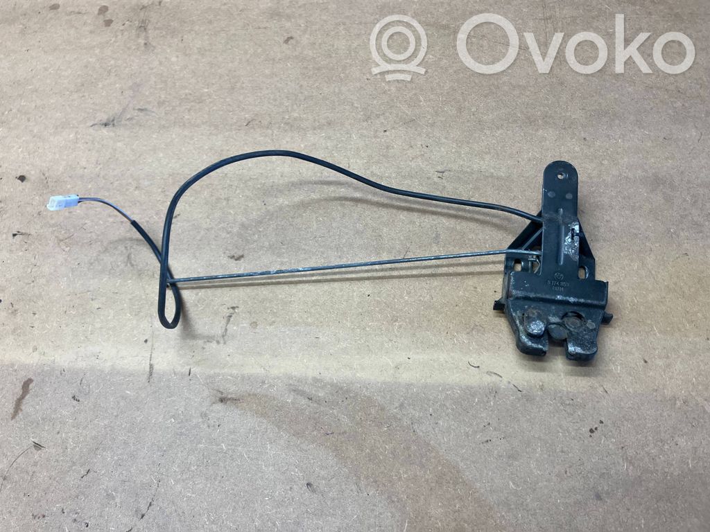 BMW 7 E38 Aizmugurējā pārsega slēdzene 