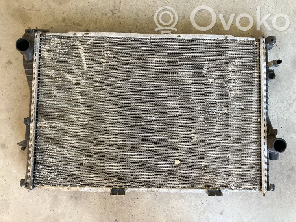 BMW 7 E38 Dzesēšanas šķidruma radiators 