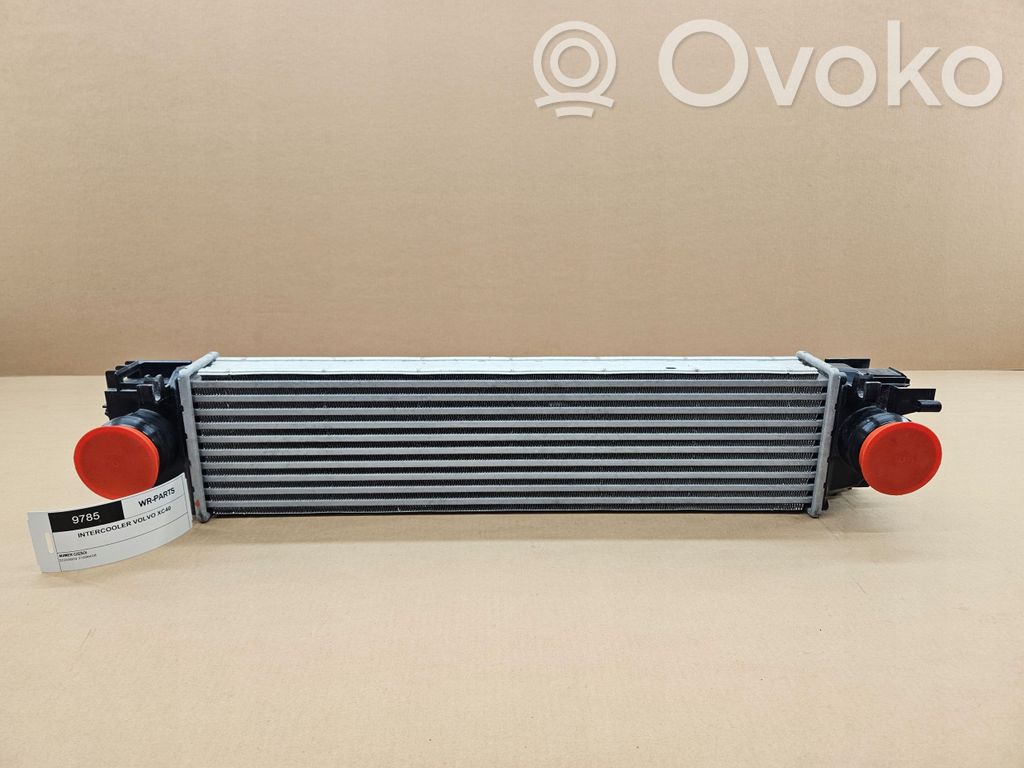 Volvo XC40 Chłodnica powietrza doładowującego / Intercooler 