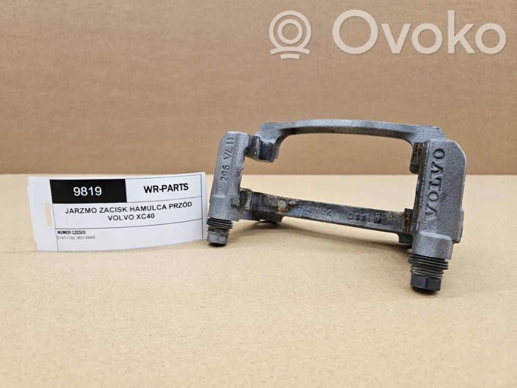 Volvo XC40 Uchwyt / Mocowanie błotnika przedniego 