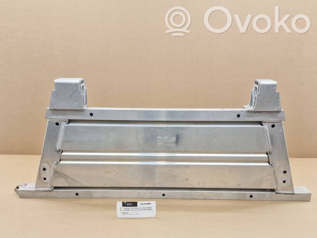 Volvo C40 Podpora / Wspornik przedniego mechanizmu różnicowego osi tylnej 