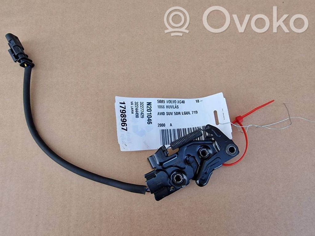 Volvo C40 Engine bonnet/hood lock/catch 