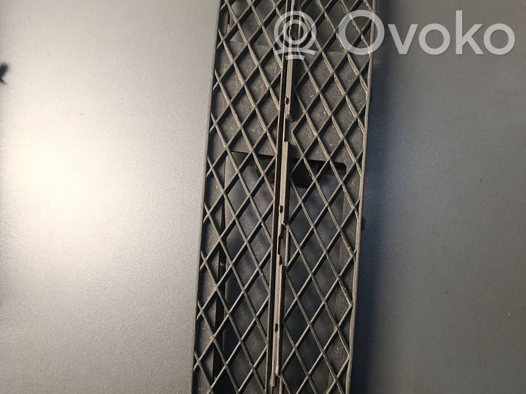BMW 5 E60 E61 Unteres Gitter dreiteilig vorne 