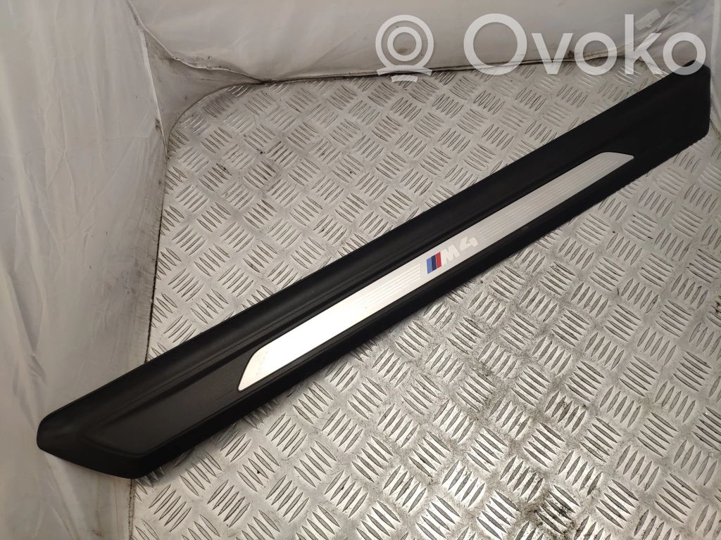 BMW M4 F82 F83 Listwa boczna 