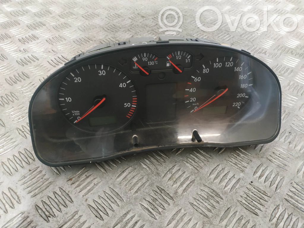 Volkswagen PASSAT B5 Vitezometru (grup de instrumente) 