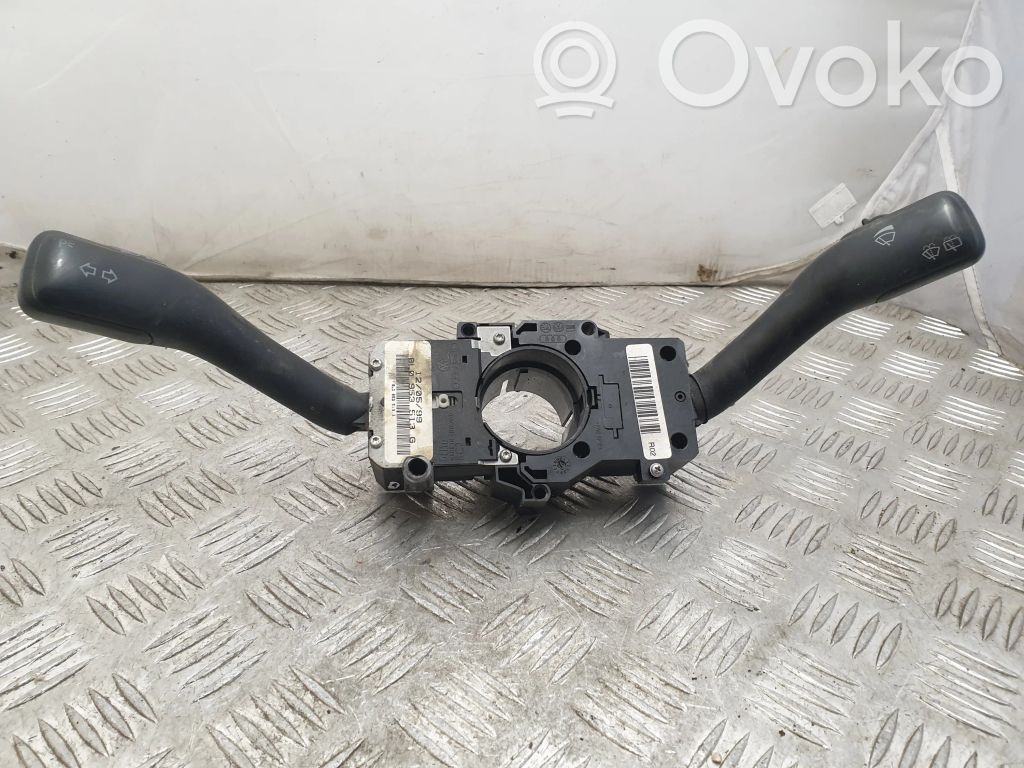 Volkswagen Golf IV Palanca de intermitentes 