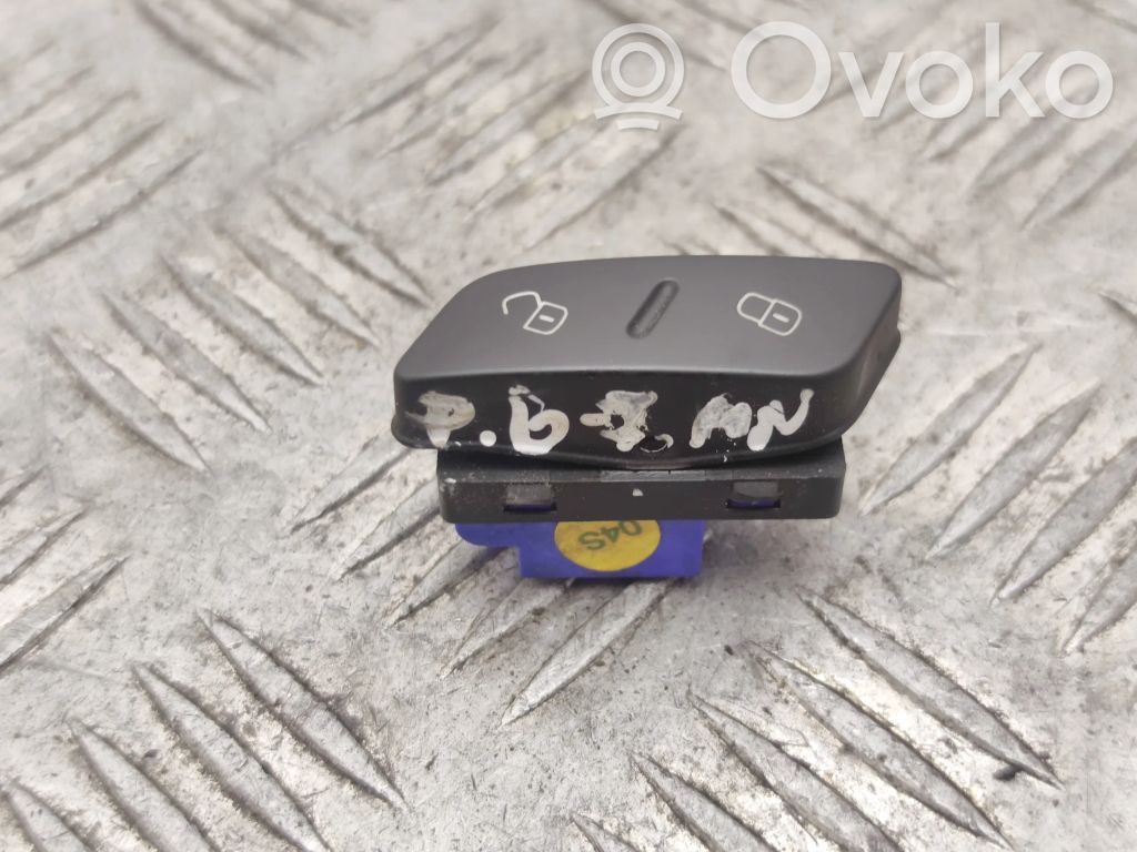 Volkswagen PASSAT B7 Central locking switch button 