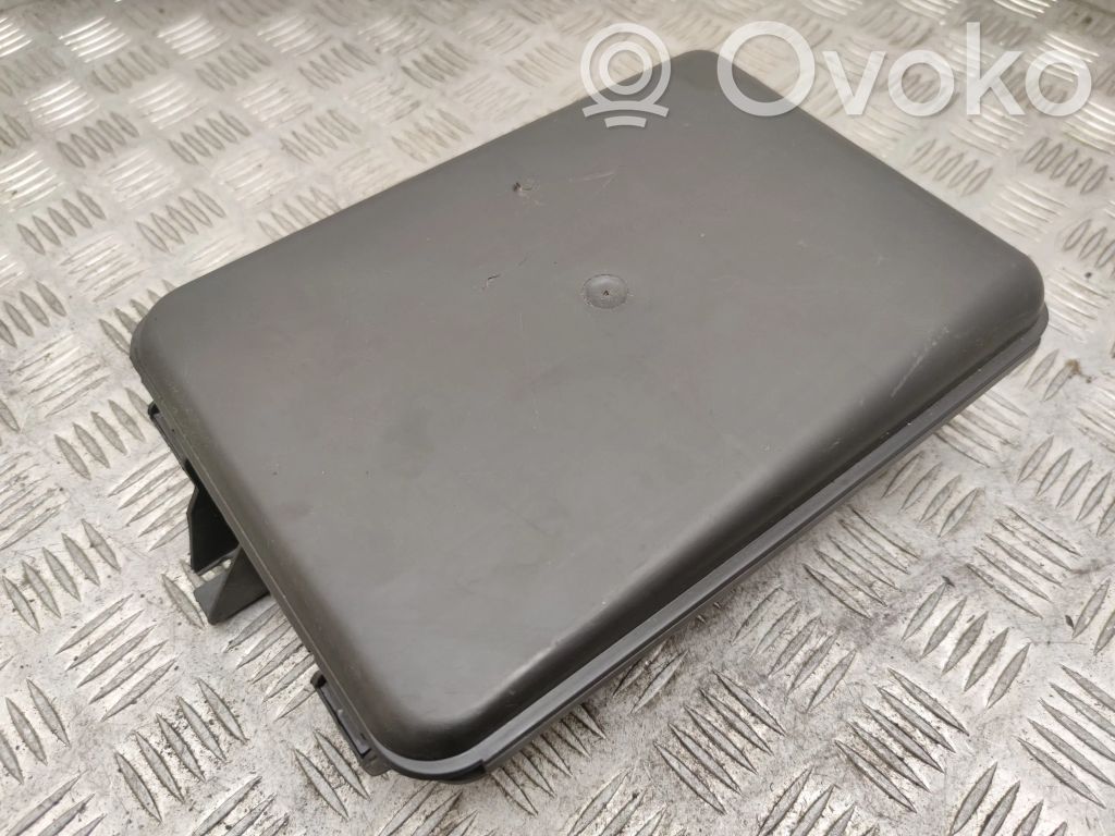 Audi A6 S6 C5 4B Fuse box cover 