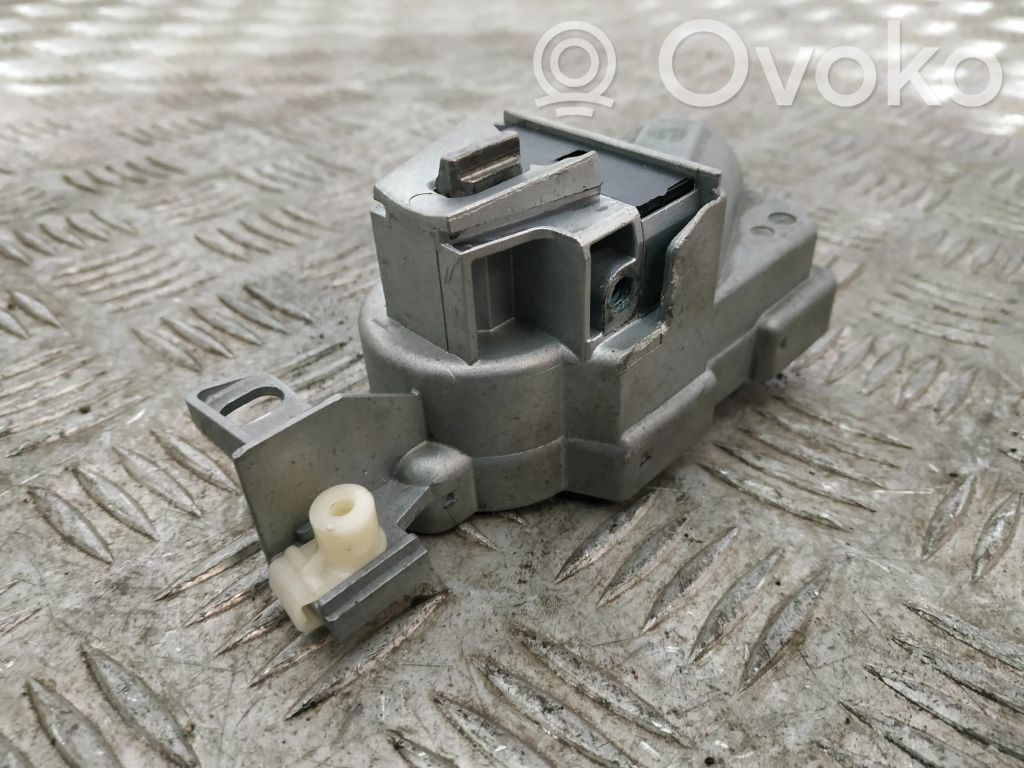 Volvo V40 Cross country Steering wheel lock 