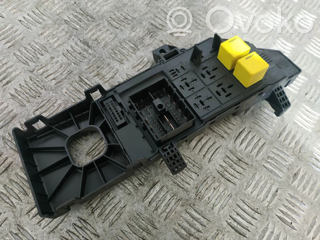 Opel Vectra C Ramka / Moduł bezpieczników 