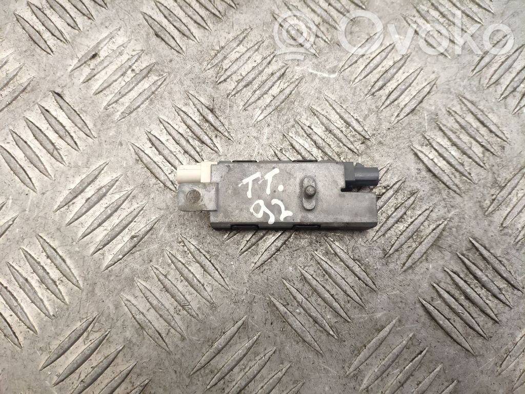 Audi TT TTS Mk2 Aerial antenna amplifier 