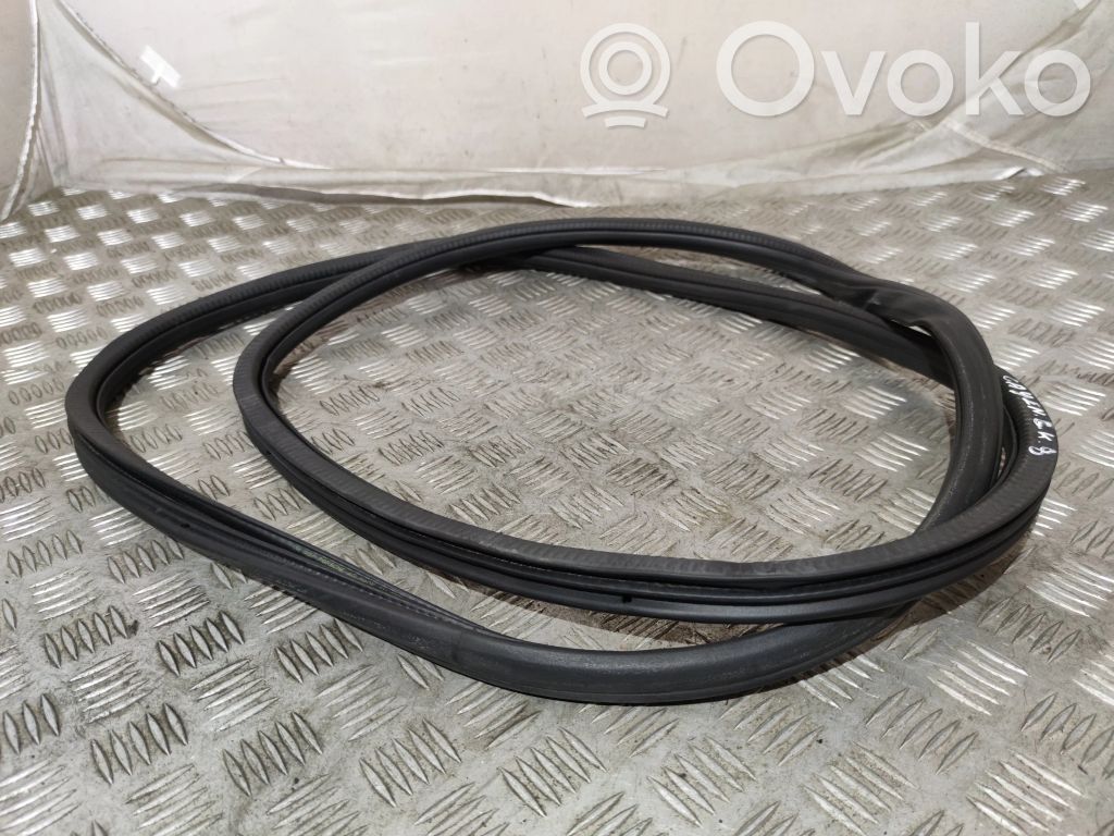 Porsche Cayenne (92A) Gumowa uszczelka drzwi tylnych 
