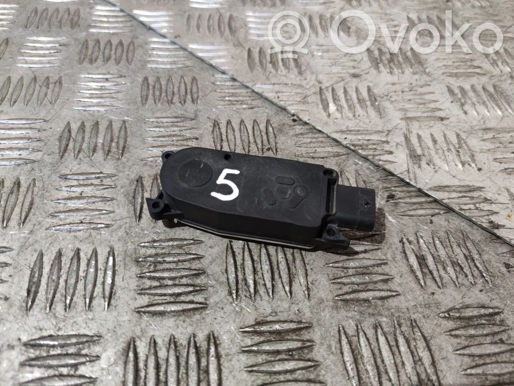 Двигатель управления   5877R1007