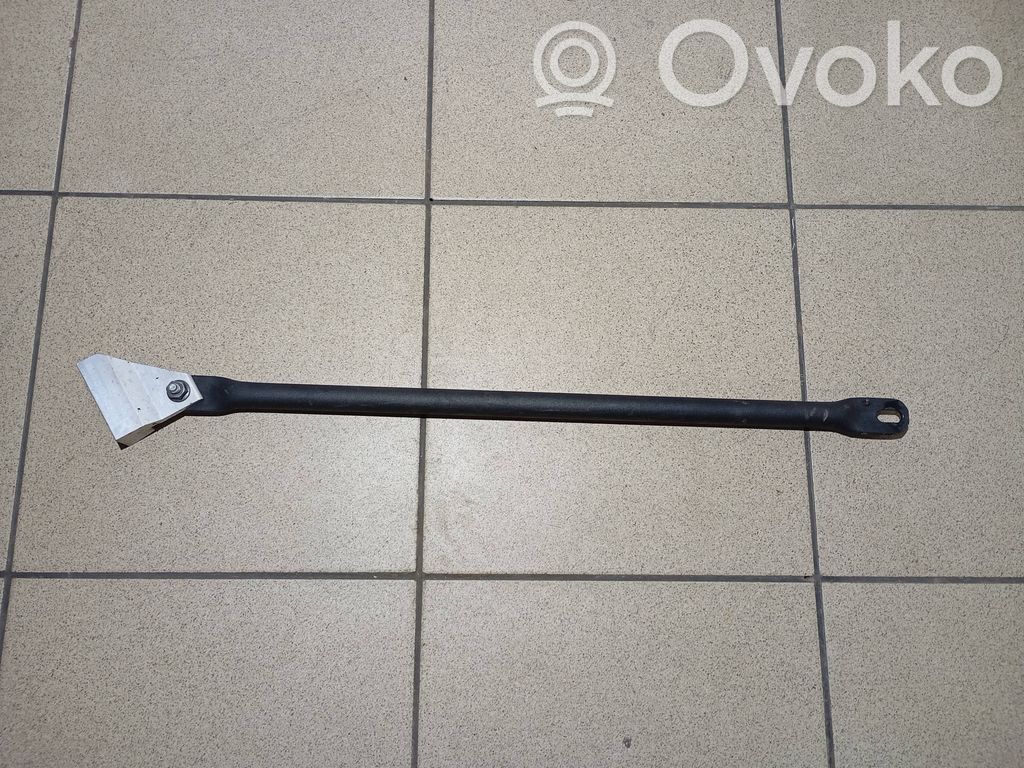 Volvo XC60 Radiator mount bracket 