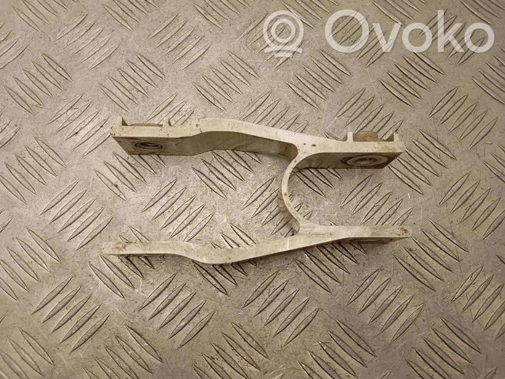 Volvo XC60 Engine mounting bracket 