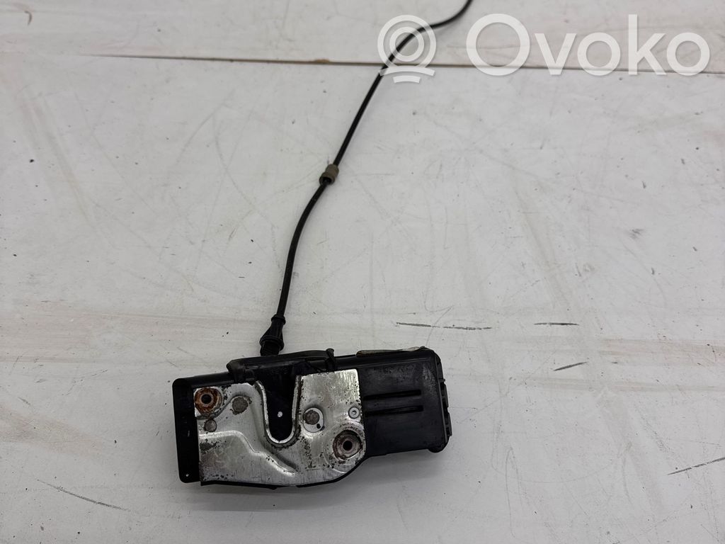 Tesla Model S Priekšpusē slēdzene 